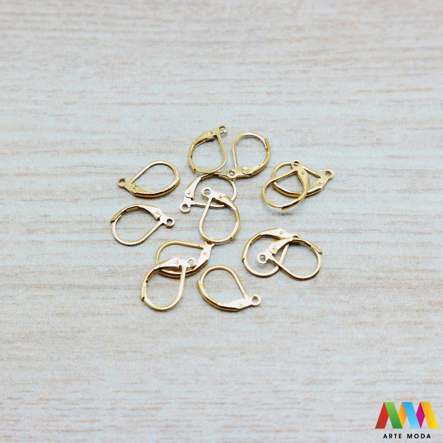 udice udica za naušnice naušnica čelik repromaterijal čelični baza nehrđajući udice izrađene od nehrđajućeg čelika 316L koje služe kao baza za izradu naušnica najčešće se na njih stavljaju privjesci poludragi kamen cirkoni ili biseri