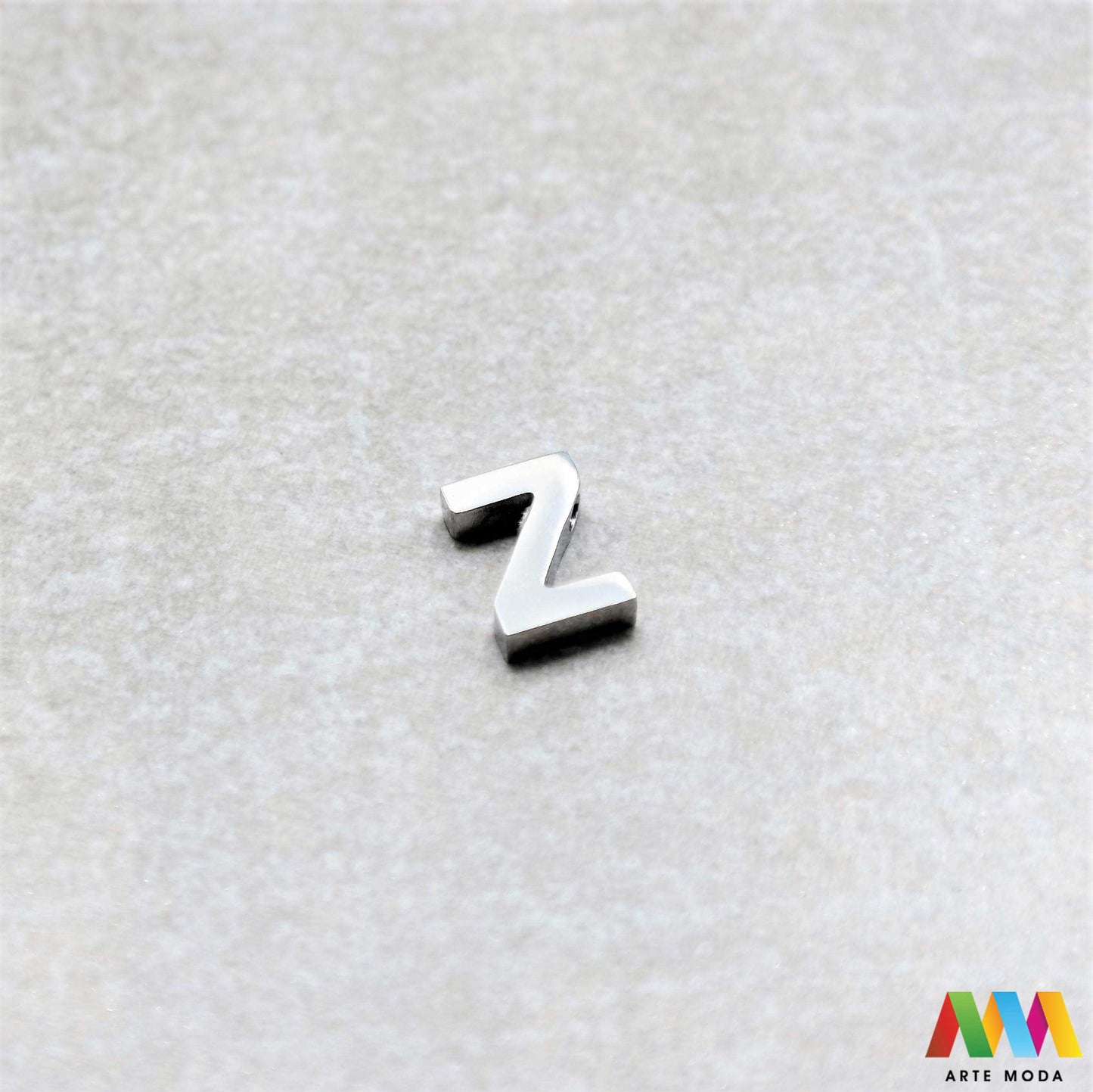 A slovo slova privjesak s jednom rupom privjesak od čelika privjesak čelik repromaterijal čelični ogrlice ogrlica narukvica narukvice nanožnica nehrđajući slova izrađena od nehrđajućeg čelika 316L koja služe za izradu nakita poput narukvica ili ogrlica najčešće se koriste za nizanje na sajlu, gumu, flaks i ostale materijale