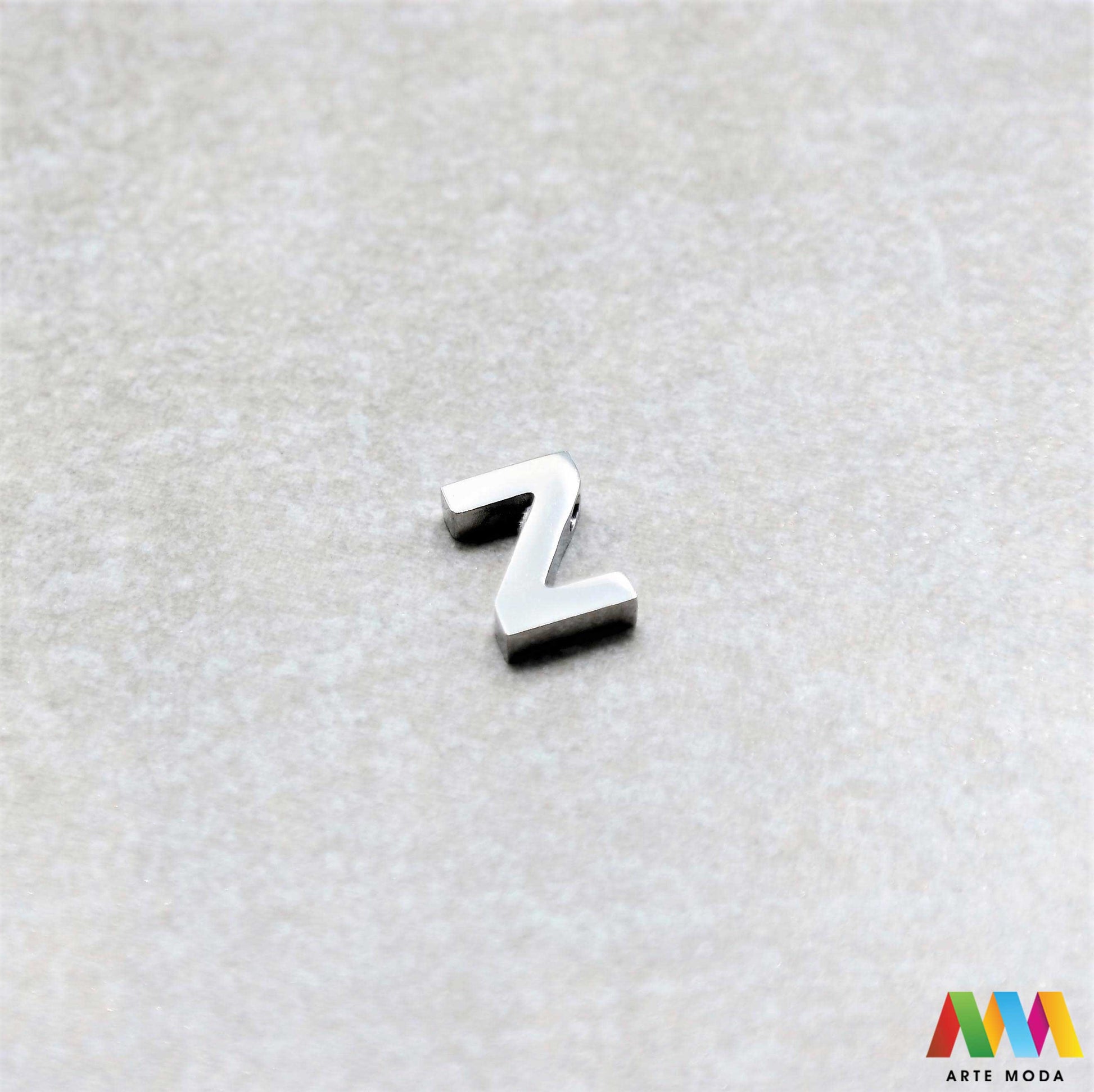 A slovo slova privjesak s jednom rupom privjesak od čelika privjesak čelik repromaterijal čelični ogrlice ogrlica narukvica narukvice nanožnica nehrđajući slova izrađena od nehrđajućeg čelika 316L koja služe za izradu nakita poput narukvica ili ogrlica najčešće se koriste za nizanje na sajlu, gumu, flaks i ostale materijale