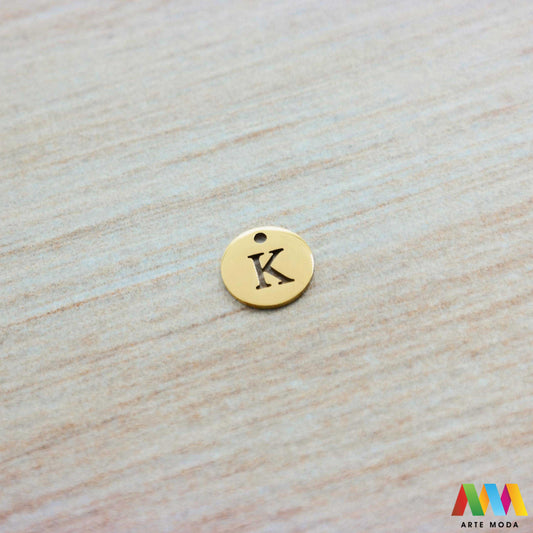 K slovo slova privjesak s jednom rupom privjesak od čelika privjesak čelik repromaterijal čelični ogrlice ogrlica narukvica narukvice nanožnica nehrđajući Slova izrađena od nehrđajućeg čelika 316L koja služe za izradu nakita poput narukvica ili ogrlica najčešće se koriste za nizanje na sajlu gumu flaks i ostale materijale